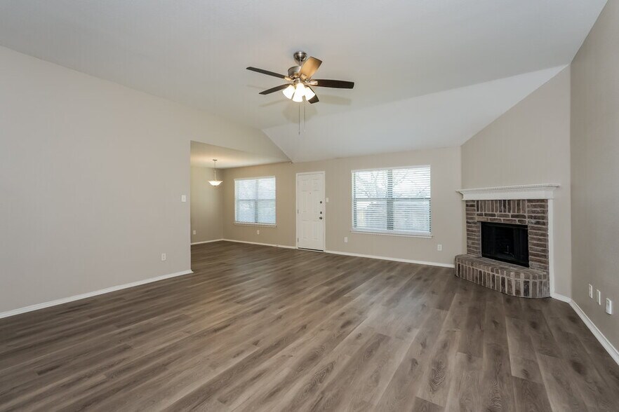 Building Photo - 1024 Brown Crest Rd