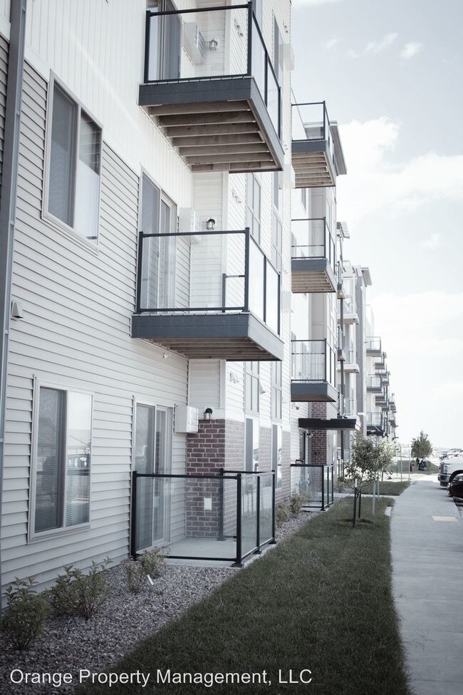 Building Photo - 1406 Main St N