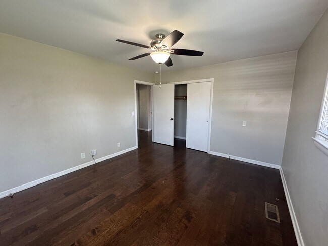 Building Photo - 3 Bedroom Home in Murray