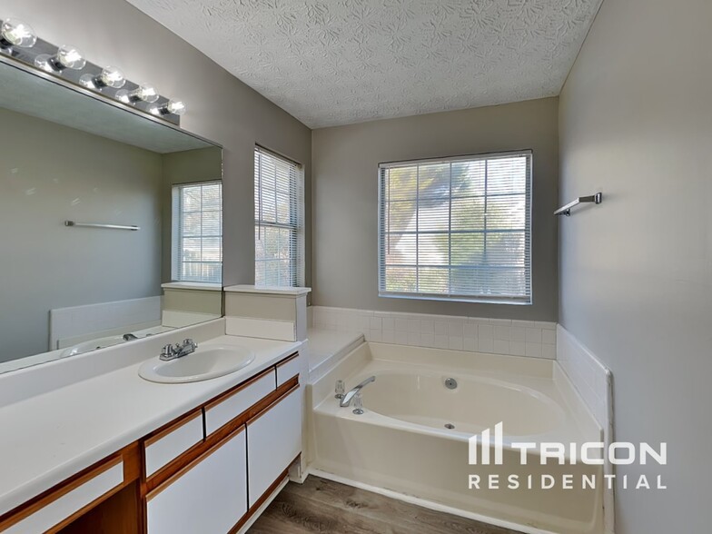 Building Photo - 1791 Killarney Dr SW