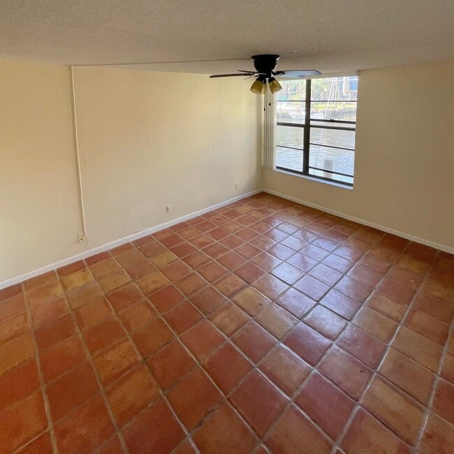 Building Photo - 9 Royal Palm Way