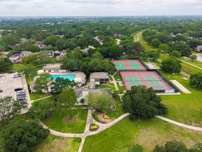 Building Photo - 18111 Shireoak Dr