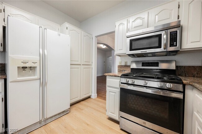 Building Photo - 7829 Ben Hogan Dr