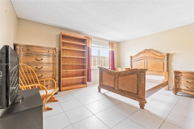Building Photo - 401 Golden Isles Dr