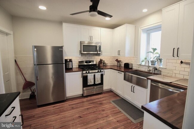 Building Photo - 141 W Mulberry St