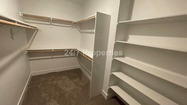 Building Photo - Modern 3 BD | 2 BA Home w/ Bonus Room - Es...