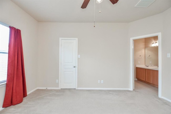 Building Photo - 6127 Carver Pines Dr