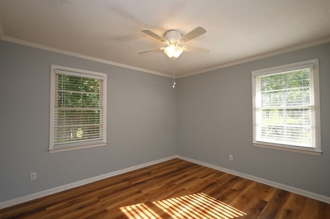 Building Photo - 1709 Azalea Dr