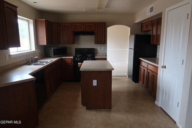 Building Photo - 14233 Smokey Point Dr