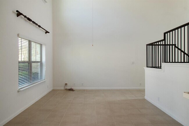 Building Photo - 1620 Bryant Dr