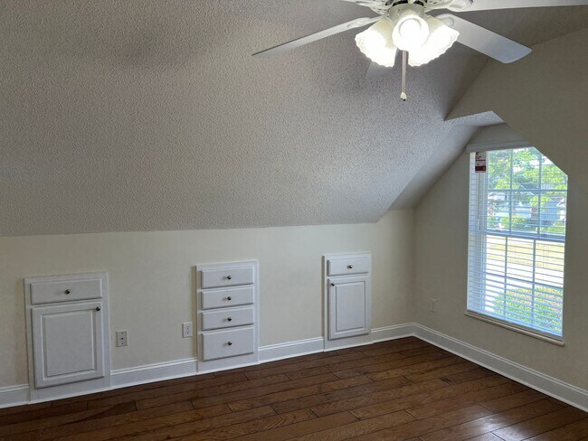 Building Photo - 154 Regency Dr