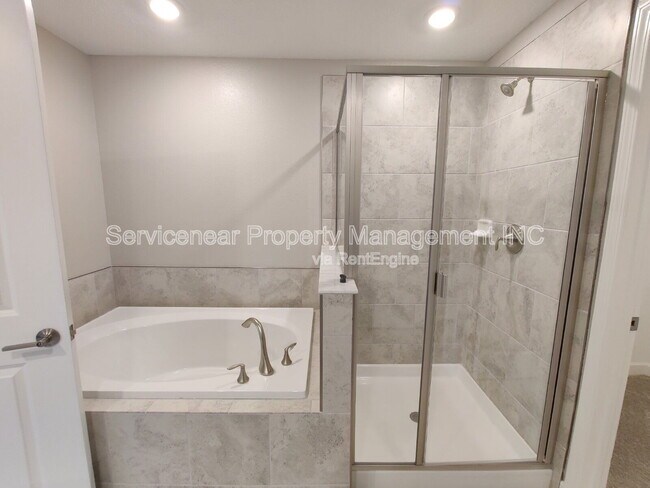 Building Photo - 23300 Willow Glen Way