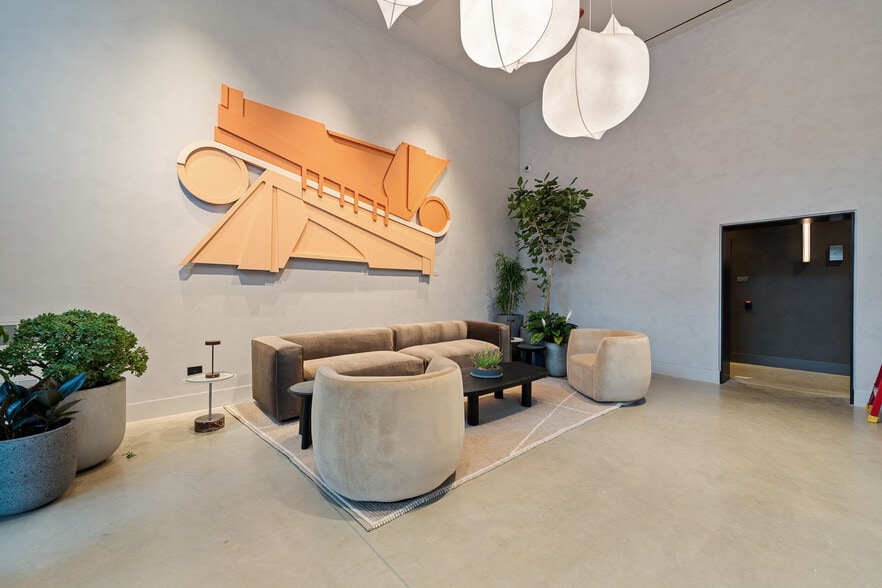 Building Photo - 633 S LaSalle St