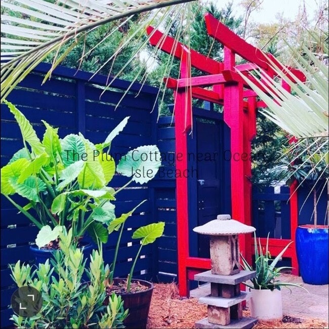 Building Photo - Looking for a lovely home that is fully furnished!