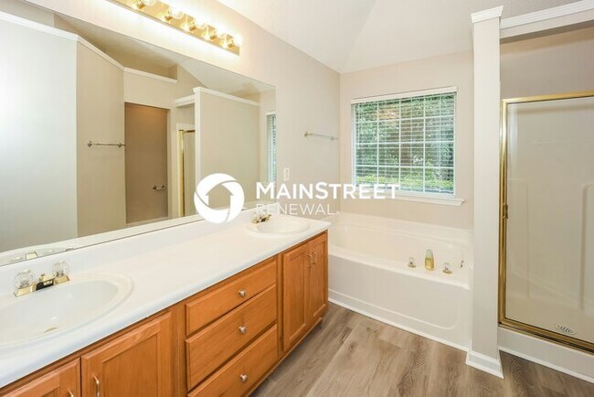 Building Photo - 3 Bedroom Pet-Friendly Home in Atlanta, GA with Main Street Renewal