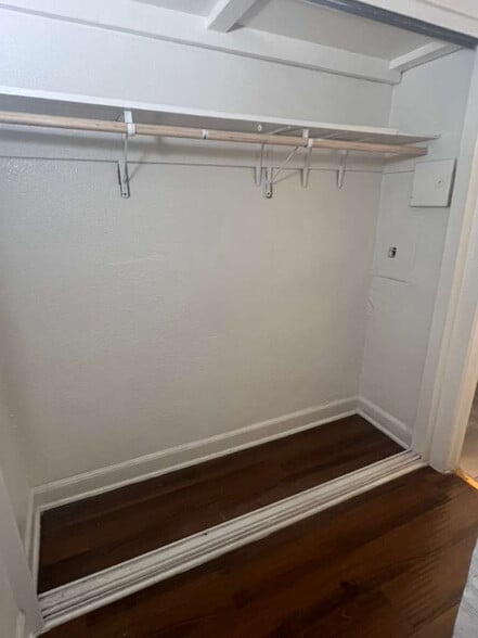 Building Photo - 904 S Catalina St