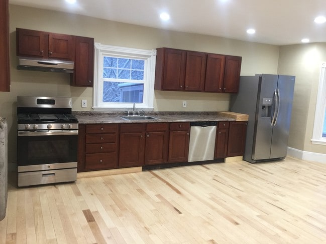 Building Photo - 1451 Congress St