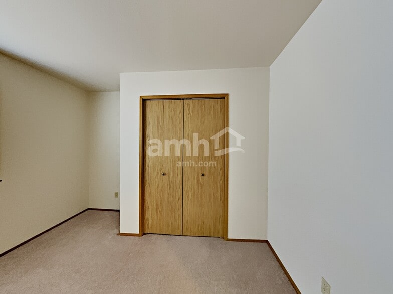 Building Photo - 2078 SE 8th Dr