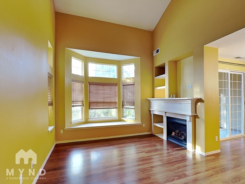 Building Photo - 1723 NE Ashberry Dr