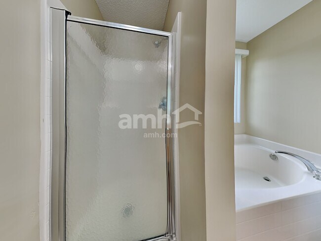 Building Photo - 260 Pampas Dr