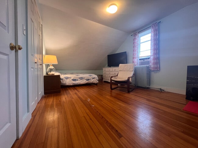 Building Photo - 26 Poplar St