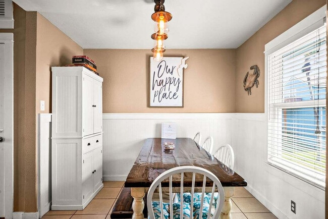 Building Photo - 165 Beach View