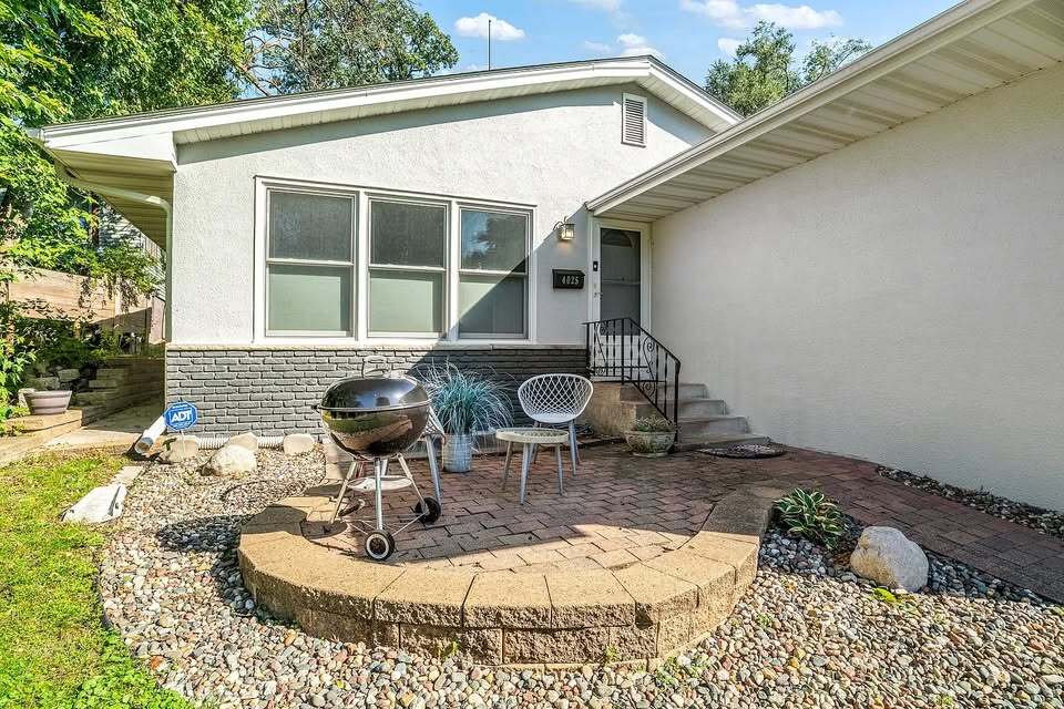 Building Photo - 4025 Chowen Ave S