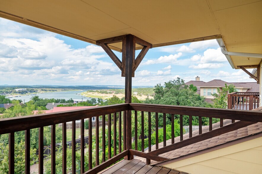 2nd story patio (main house) - 500 Sinclair Dr