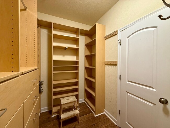 Building Photo - Modern living in the heart of Greenbrier - 4 BR home with open layout