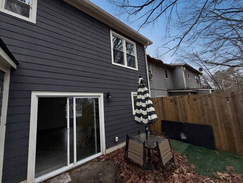 Building Photo - 2082 Lenoa Ln