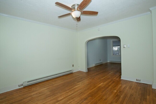 Building Photo - 2 Bedroom, 1.5 Bath, Duplex in Historic Martinsburg, WV