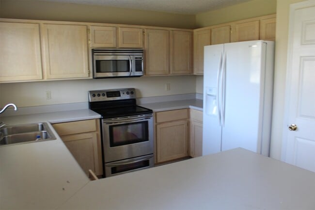Building Photo - 2806 Stonewater Dr