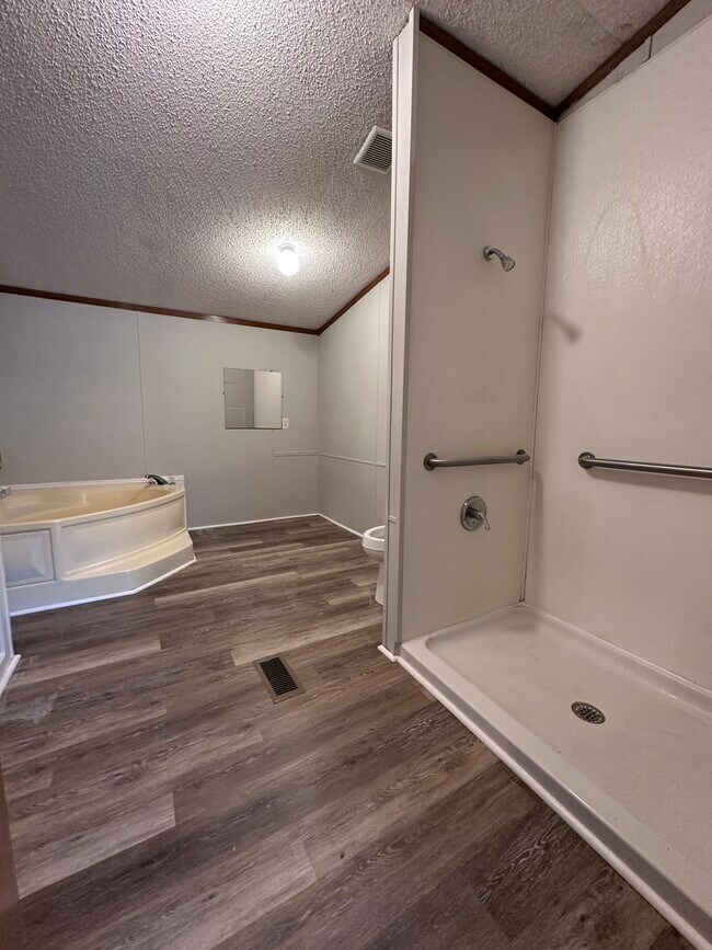 Building Photo - 252 Cobb Rd