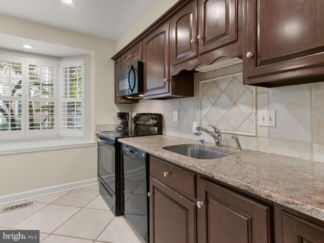 Building Photo - 4424 Westover Pl NW