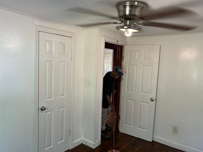 Building Photo - 2 Bed, 1 Bath Home