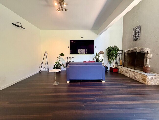 Building Photo - Stunning 2-Bedroom in Newtown Square! Available NOW!