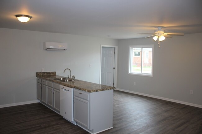 Building Photo - Willow Oak