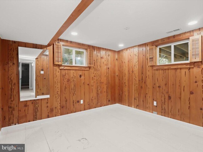 Building Photo - 12516 Two Farm Dr