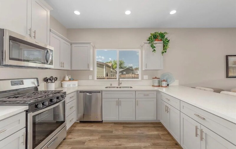 Building Photo - 955 Irem Wy