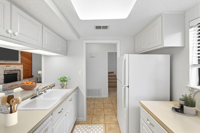 Building Photo - Available Now: Nestled in the Heart of Golf Course in Woodcreek