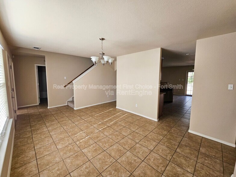 Building Photo - 605 Torrington Wy.