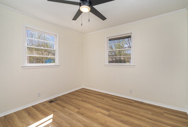 Building Photo - 122 Brookside Dr