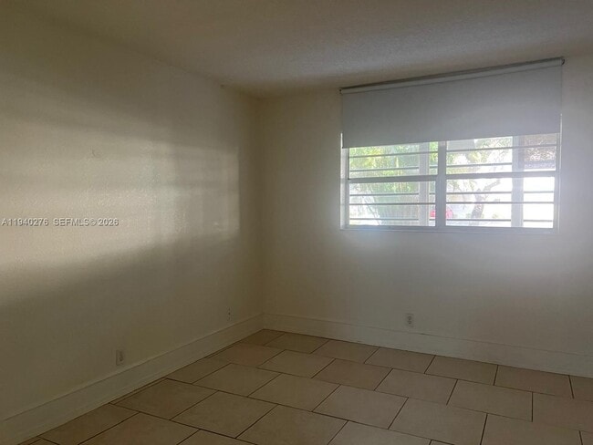 Building Photo - 5181 W Oakland Park Blvd