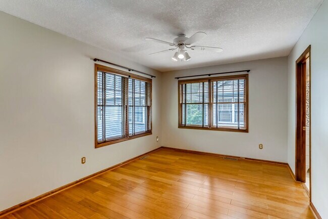 Building Photo - 490 Laurel Ave