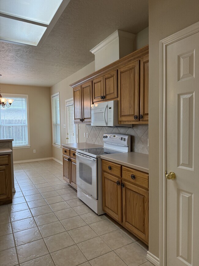 Building Photo - 223 Karten Ln