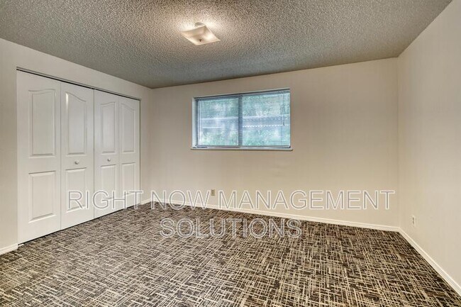 Building Photo - 3713 S Gekeler Ln