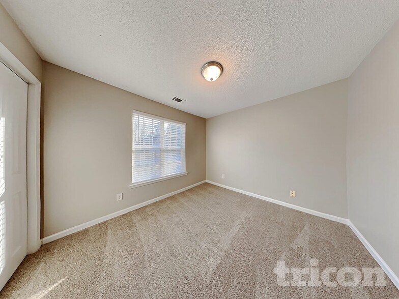 Building Photo - 430 Pebble Blvd