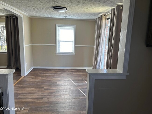 Building Photo - 178 Rosalyn Rd