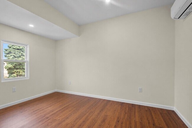Building Photo - 731 Humboldt St