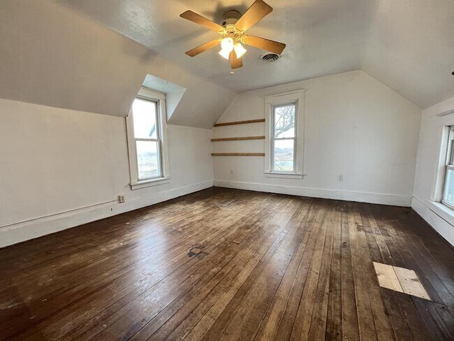 Building Photo - 3085 Overland Ave